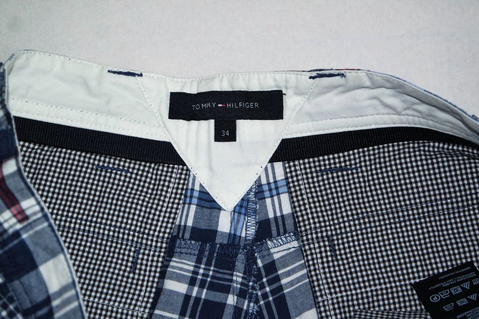 Tommy Hilfiger Bermudas Shorts 34 Inch XL blau rot weiß in Düsseldorf