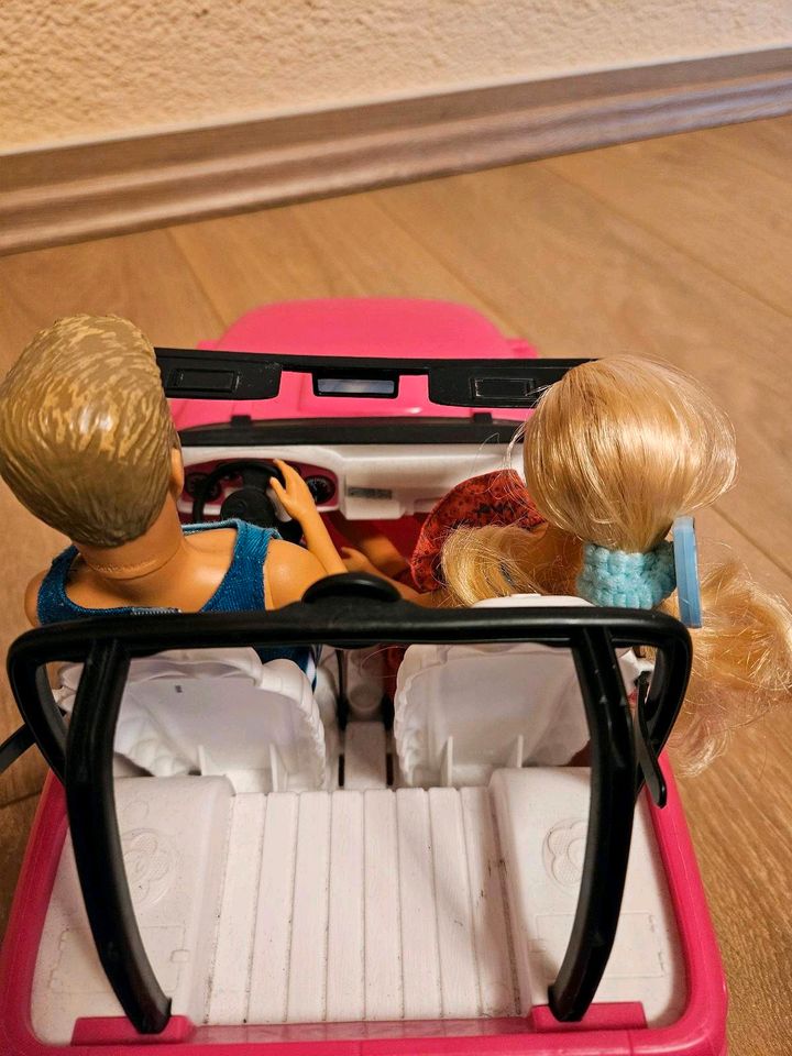 Barbie und Ken mit Auto in Tettau