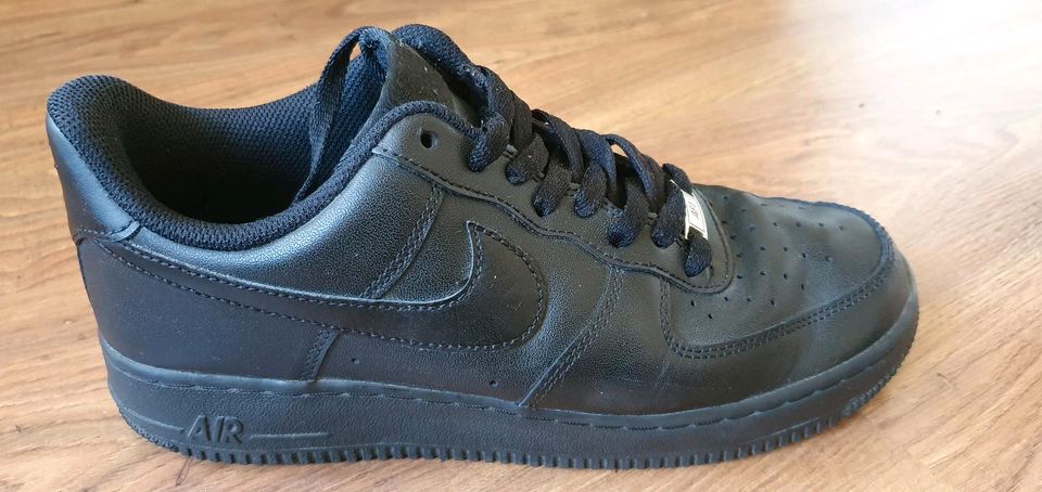 NIKE AIR FORCE 1 Gr.42 schwarz in Burgdorf