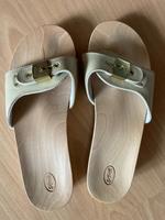 SCHOLL Pantoletten Holz Gr. 41/42 beige neu Hessen - Marburg Vorschau