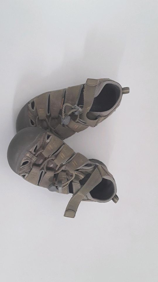 Sandalen Keen Gr. 32/33 20 cm eher 30/31 in Berlin