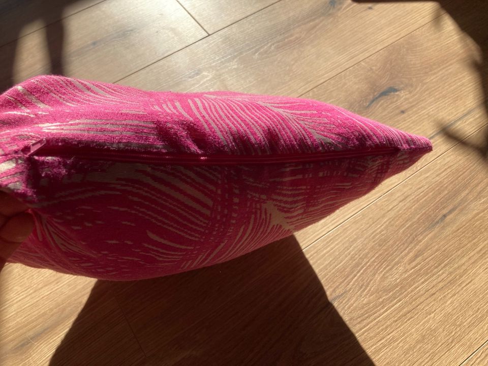 Esprit Kissen Deko Sofa pink in Bad Ditzenbach