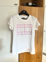 Tommy Hilfiger T-Shirt / Oberteil weiß/rosa mit Aufdruck S/36 Hessen - Heuchelheim Vorschau