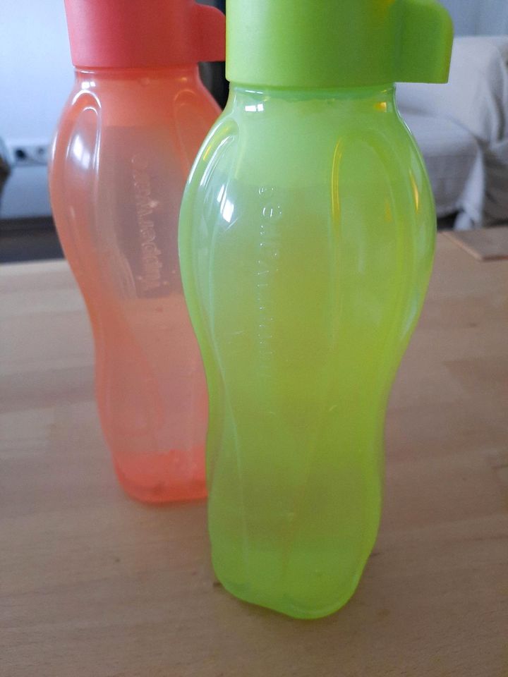 2 Trinkflaschen 500ml, Tupperware, rosa und grün in Schuttertal