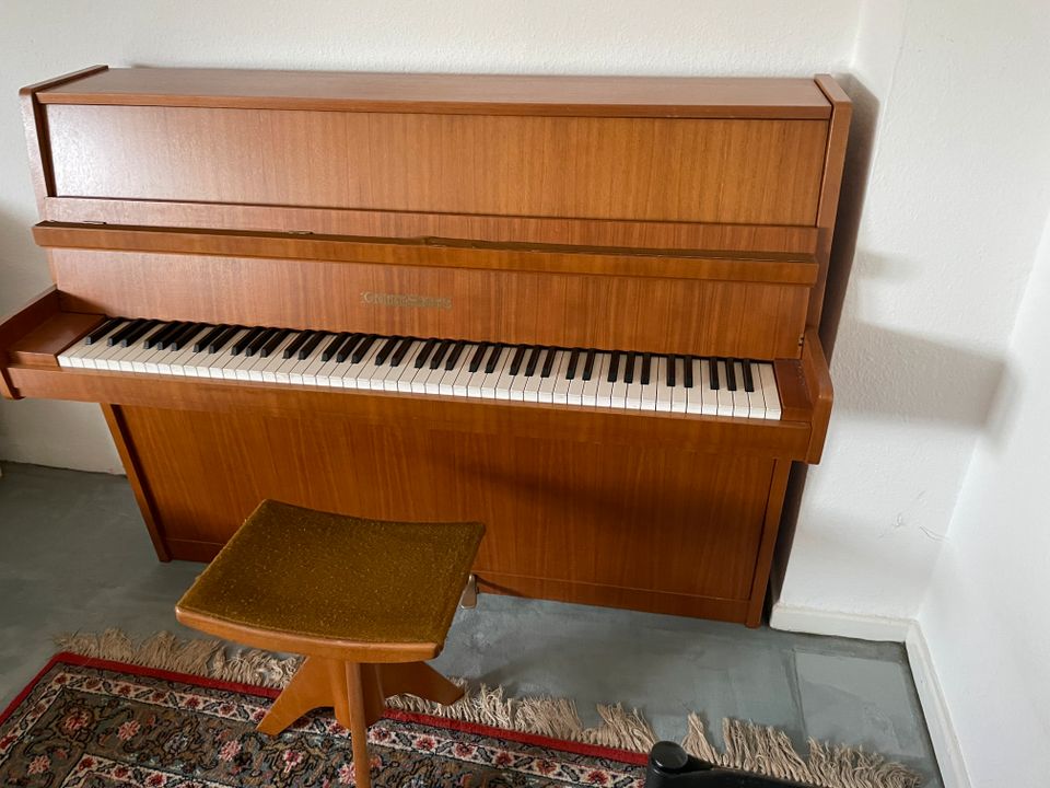 Grotrian Steinweg Klavier Modell 110 in Nussbaum in Sprockhövel