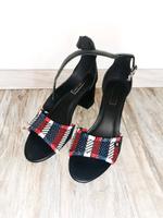 Tommy Hilfiger Sandalen mit Blockabsatz - neuwertig Sachsen - Bahretal Vorschau