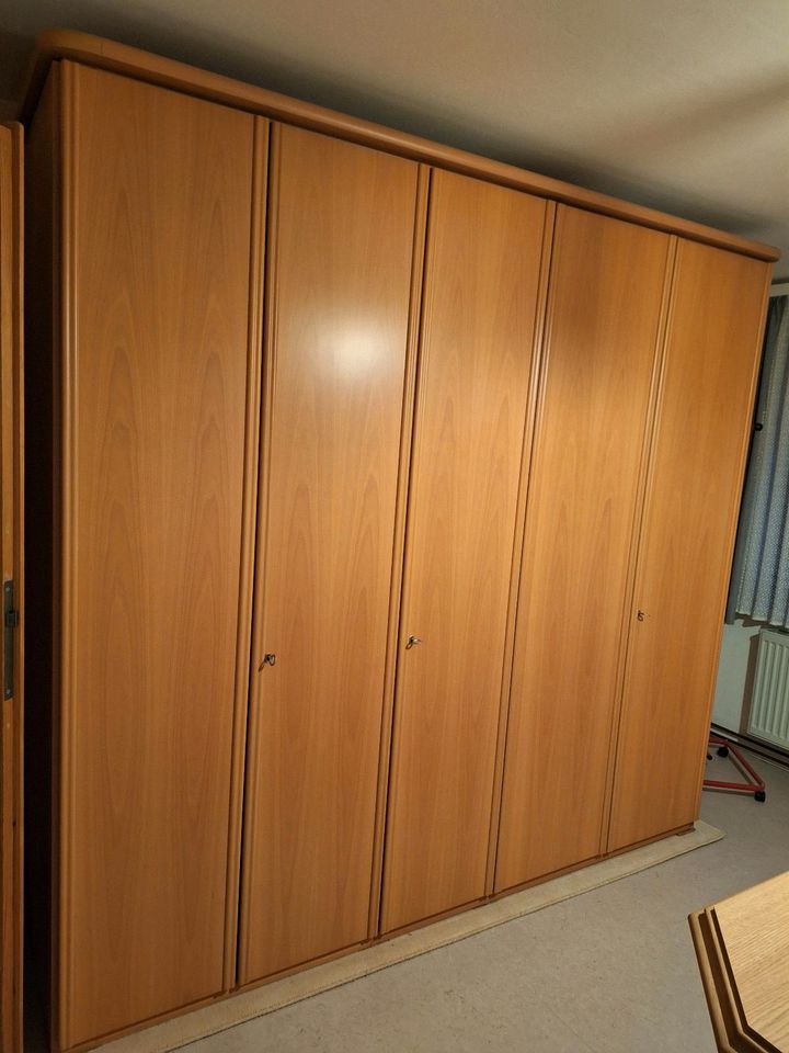 Kleiderschrank Buche Schlafzimmer, wie neu in Bockenem