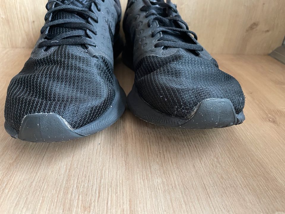 Nike Downshifter 7 schwarz Gr. 44,5 Sneaker Sportschuhe in Neuenkirchen - Merzen