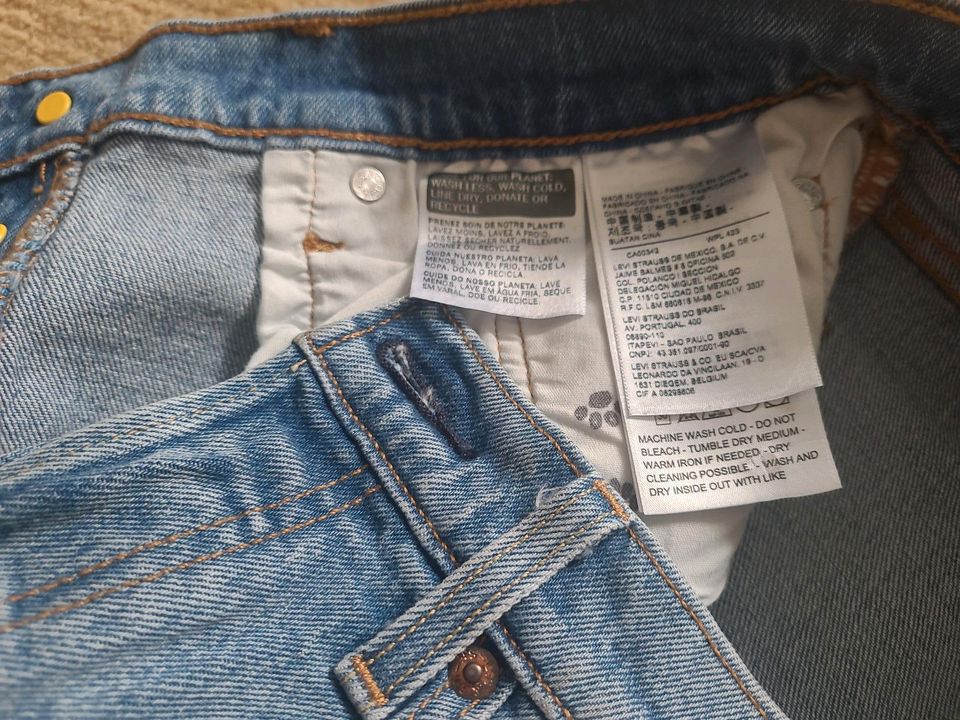 Shorts von Levis W27 in Blankenheim