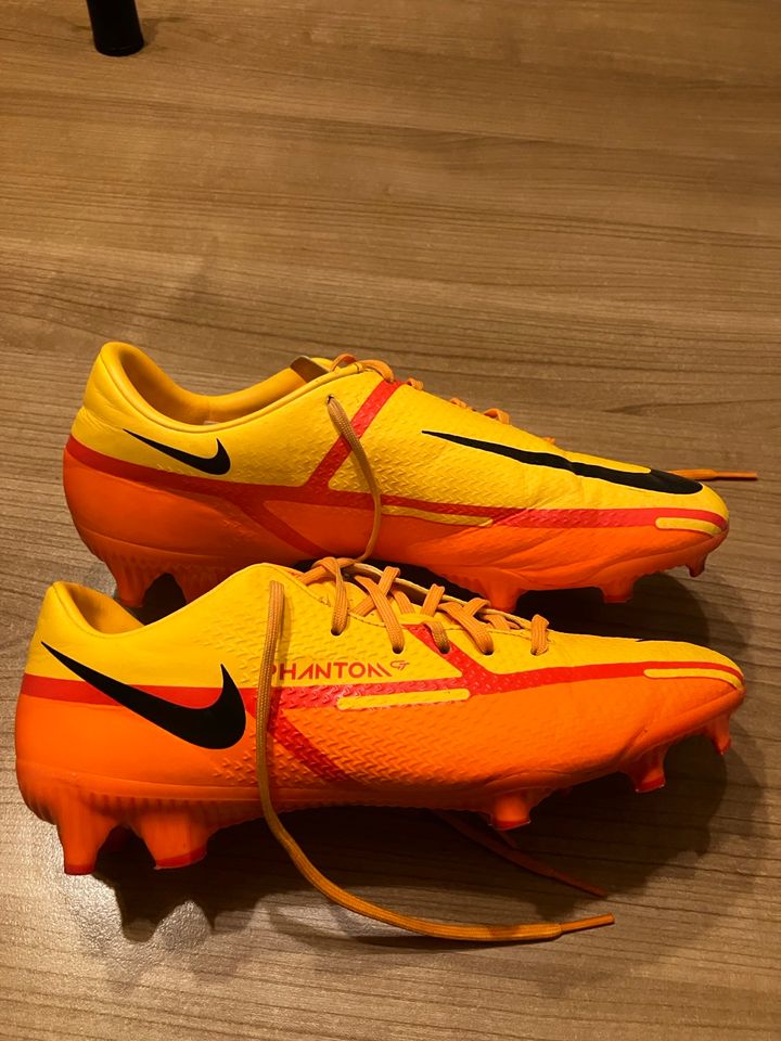 Fußballschuhe Nike 40,5 in Deyelsdorf