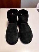 UGG Mini, Gr. 38, Schwarz, Wildleder Hessen - Limburg Vorschau