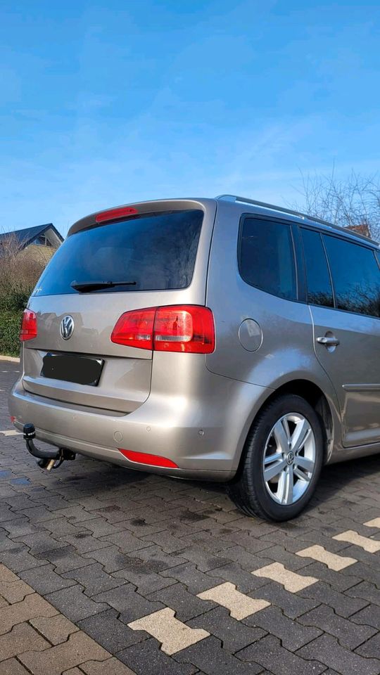 Volkswagen Touran 7 Sitze in Lage