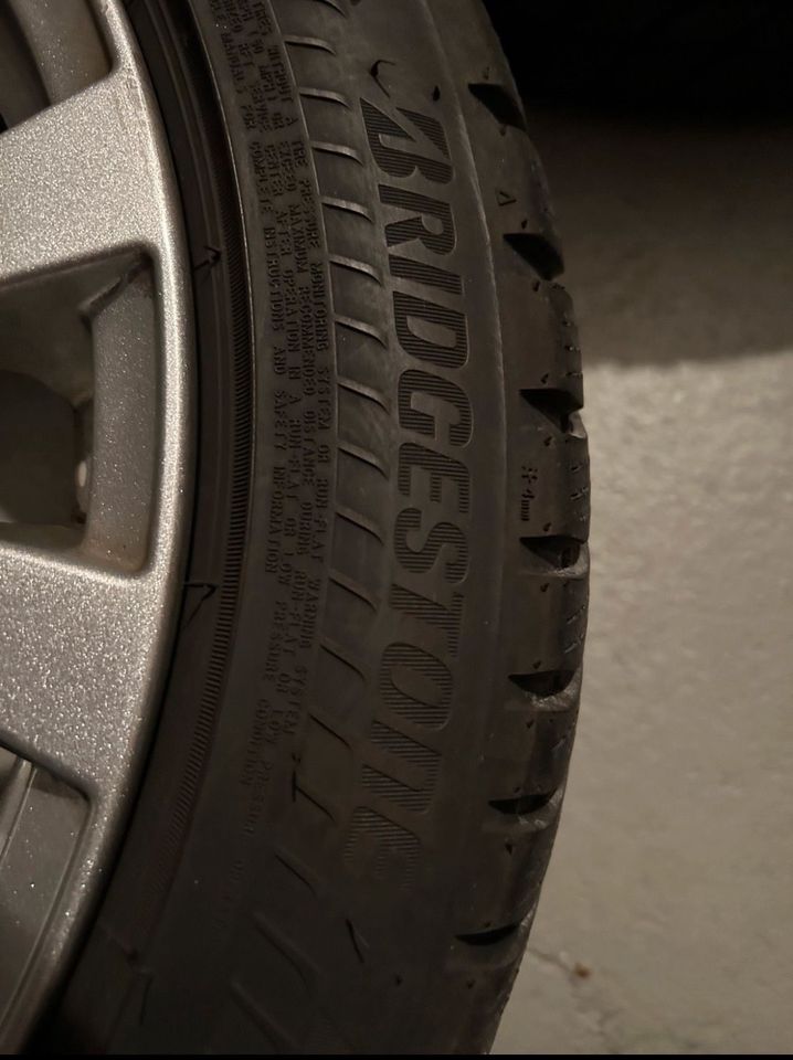 Winterreifen 4xBridgestone 225/45/R17 94V auf 3xAlufelgen BMW in Dachau