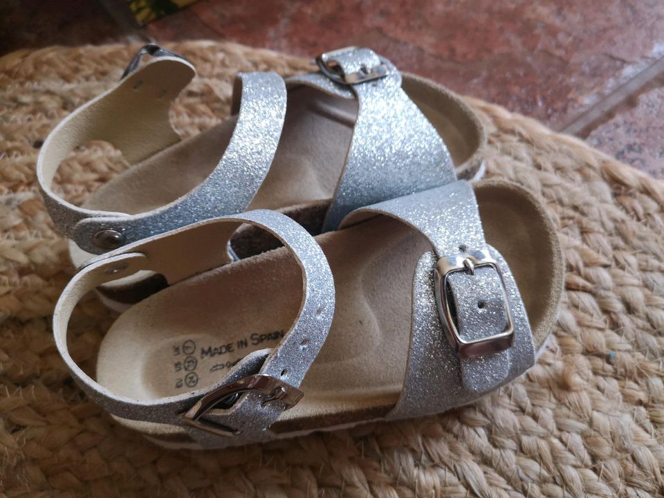 Linea Sandalen Silber 24 neu in Amt Neuhaus