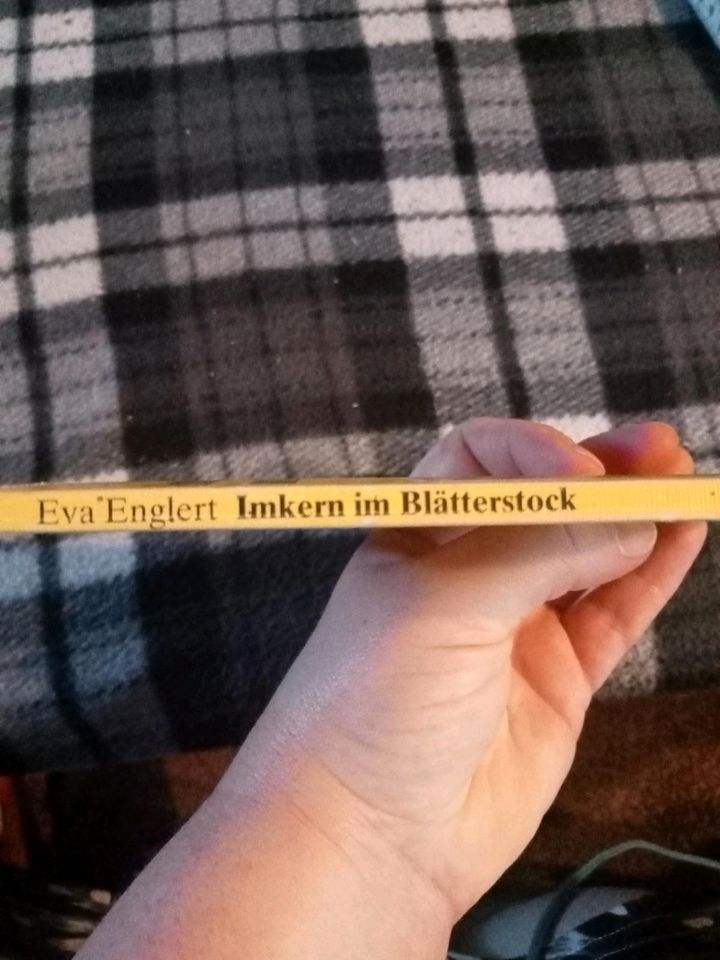 Imkerbuch. Imkern im Blätterstock .Eva Englert . 1986 . in Doberlug-Kirchhain