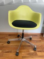 Vitra. Eames arm chair, plastic, col. Citron, inkl. Sitzkissen. Köln - Zollstock Vorschau