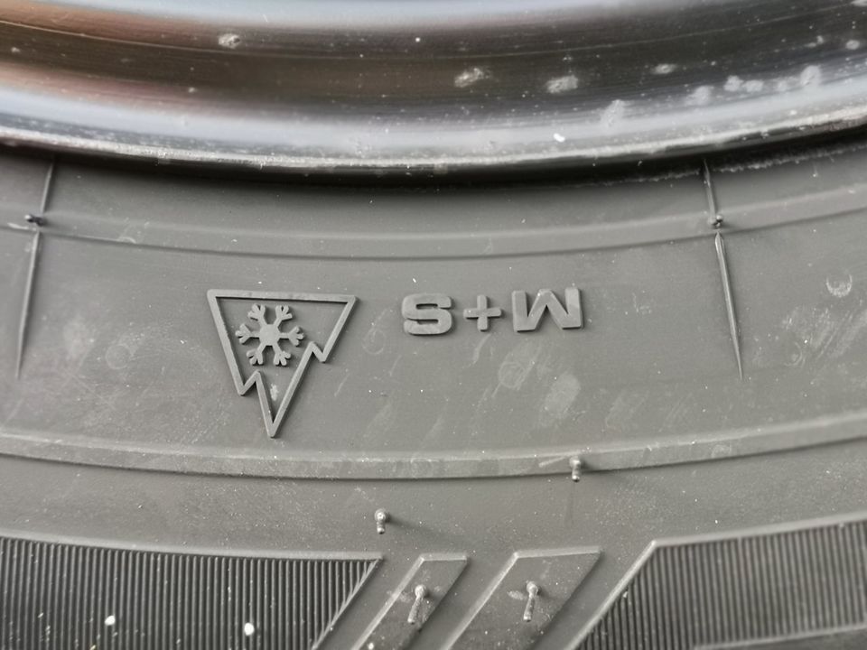 VW Passat 3G B8 Kompletträder Winterreifen Winterräder Komplett in Gießen