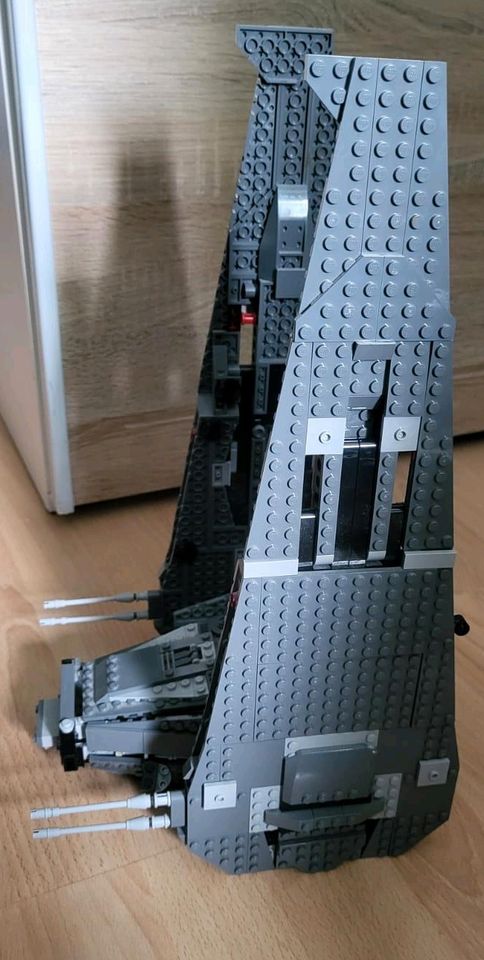 LEGO Set 75104 Star Wars Kylo Ren's Command Shuttle in Berlin