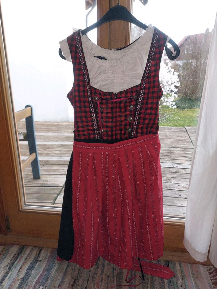 Dirndl rot 36 in Großbettlingen