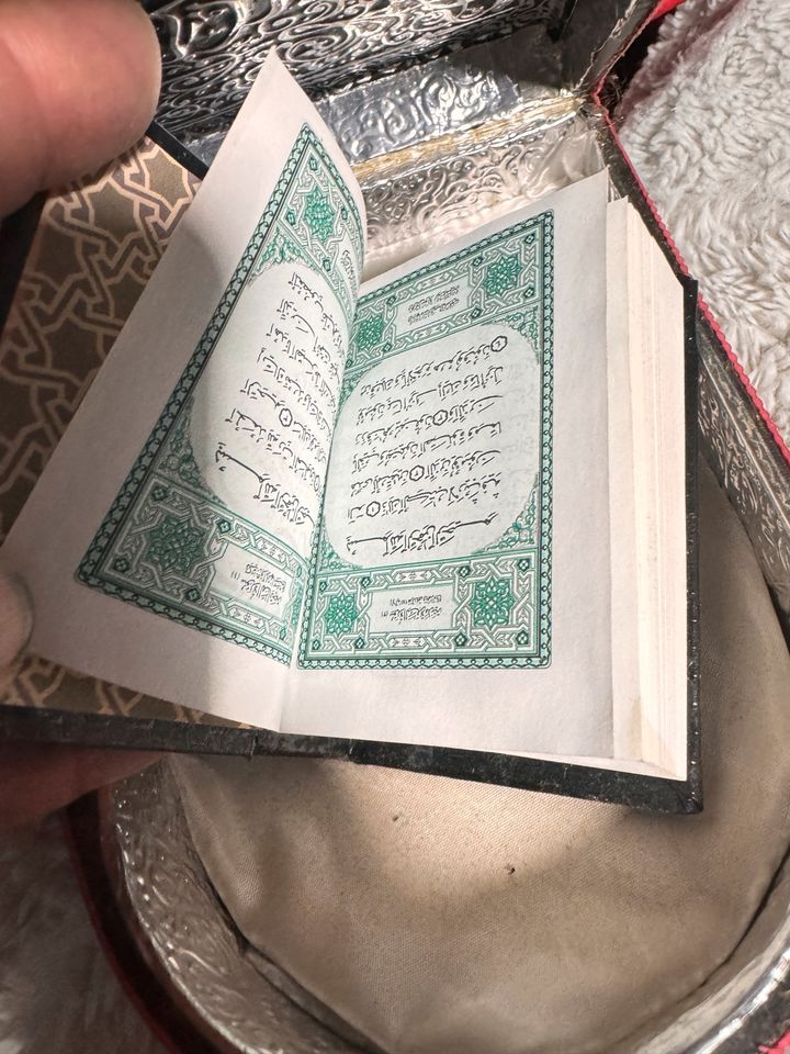 Dekoration Islam Kuran Koran Buch in Erftstadt