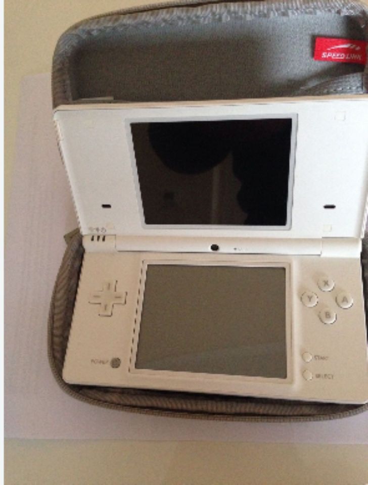 Nintendo DSI weis in Brühl