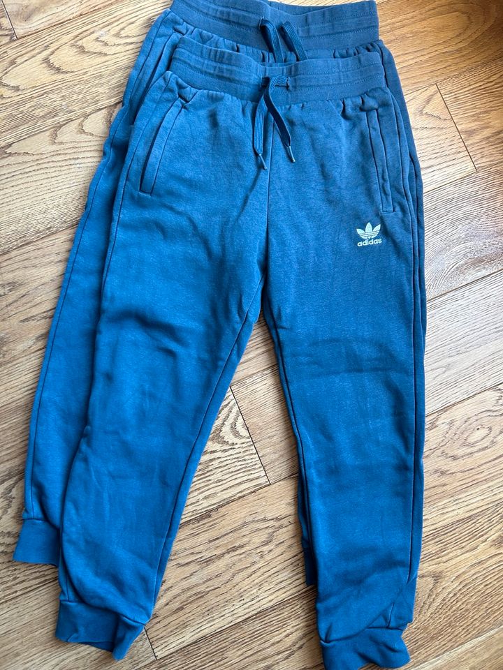 Adidas Jogginghosen - Gr. 134 blau in Falkensee