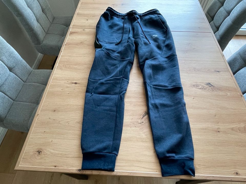 Nike Sportswear Tech Fleece Herren-Jogginghose Jogging-Hose blau in Berlin  - Marzahn | eBay Kleinanzeigen ist jetzt Kleinanzeigen