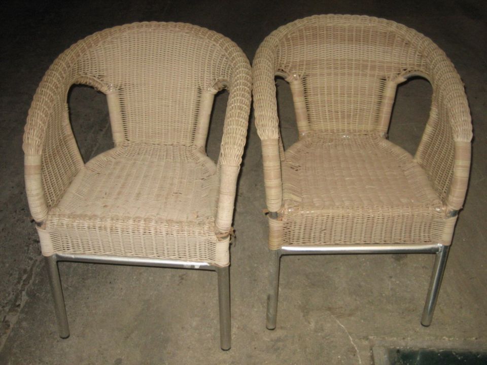 Zwei Gartenstühle geflochten mit Metallfüßen in Herdecke