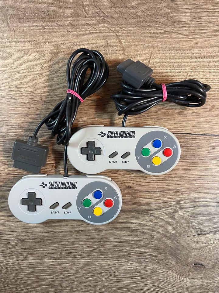 Super Nintendo SNES - Spielekonsole mit Zubehör in Bergweiler