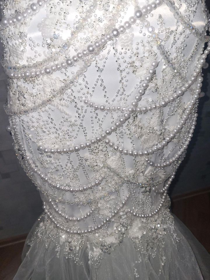 Brautkleid mit Perlen& Pailletten meerjungfrau schnitt in Berlin