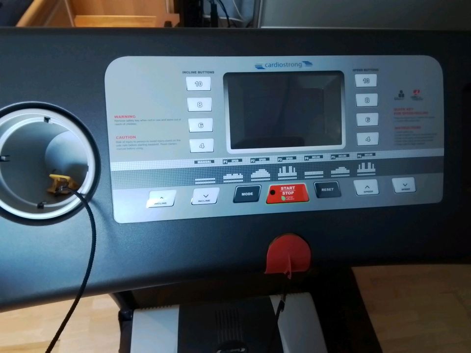 Laufband Cardiostrong TR-20 in Issum