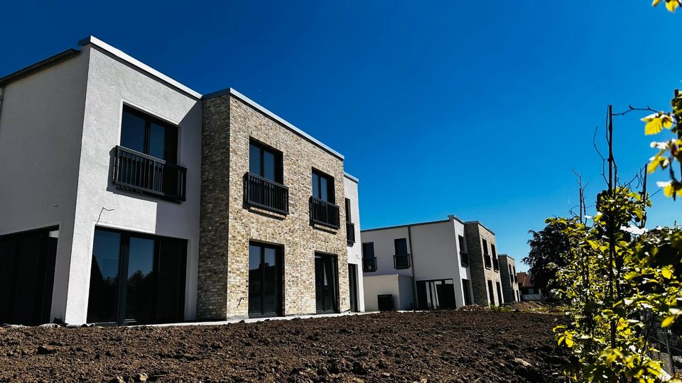 Das neue Zuhause nach den eigenen Wünschen gestalten - moderne Doppelhaushälfte in Bad Münder in Bad Münder am Deister