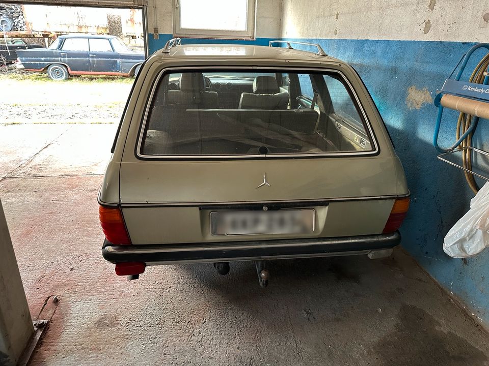 Mercedes W123 280TE  Airbag  5 Gang ABS in Friedland