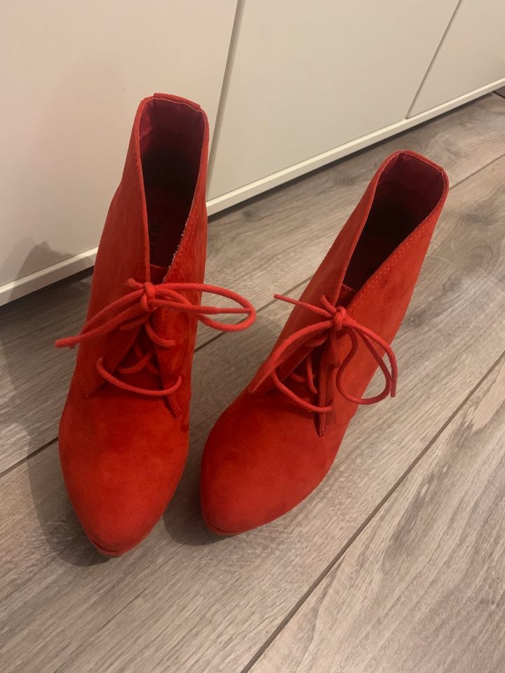 Bullboxer - High Heels - rot/schwarz - Wildleder Gr. 38 in Essen