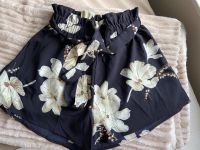 Sommer Shorts mit Blumen SheIn marineblau Nordrhein-Westfalen - Heinsberg Vorschau