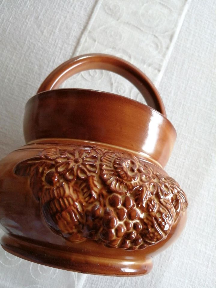 Handgetoepfert Henkelkorb Keramik Blumen-Ornament braun in Sangerhausen