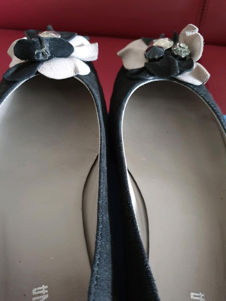 Donna Carolina Ballerinas aus Velourleder in schwarz in Lünen