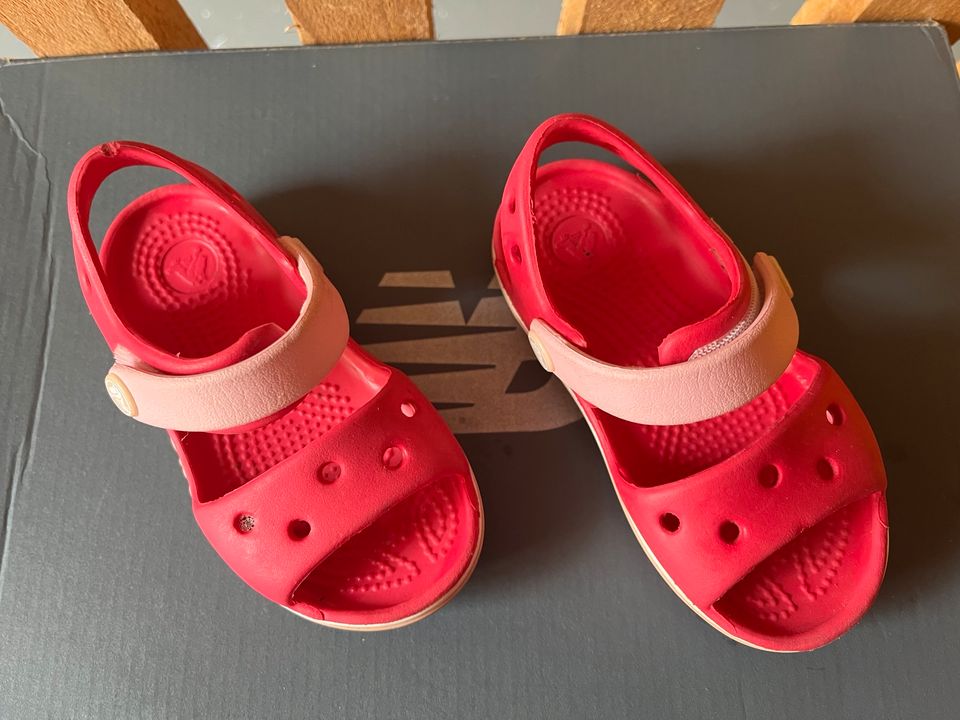 Crocs Sandalen Kinderschuhe Schuhe Gr.23 in Iserlohn