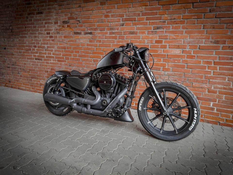 Harley Davidson Carbon Iron Blackout Custom Bike Mattschwarz in Hamburg
