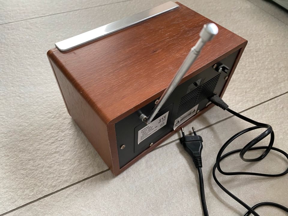 RETRORADIO Holz in Illingen