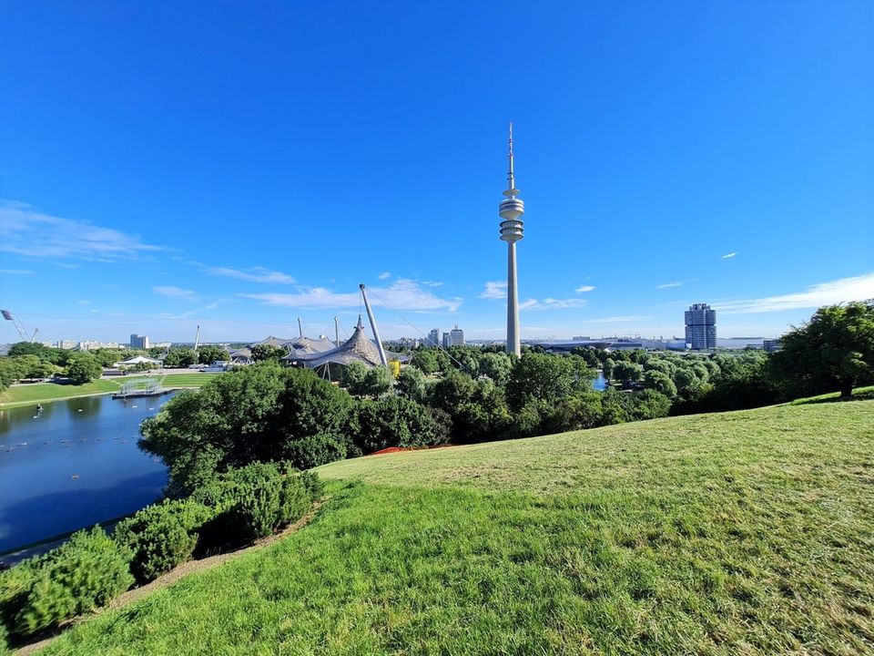 Kapitalanlage: Helles Apartment am Olympiapark mit Bergblick in München