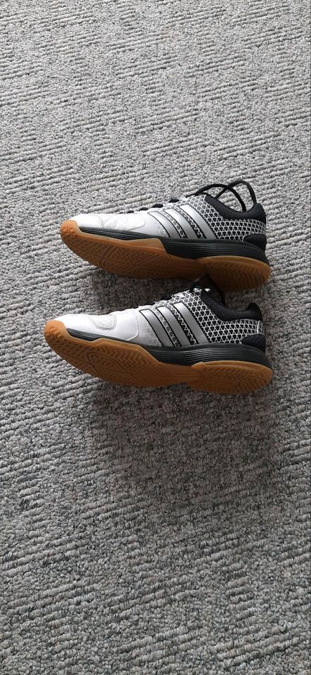 Schicke  Addidas Sneaker Gr.38 in Schleife (Ort)