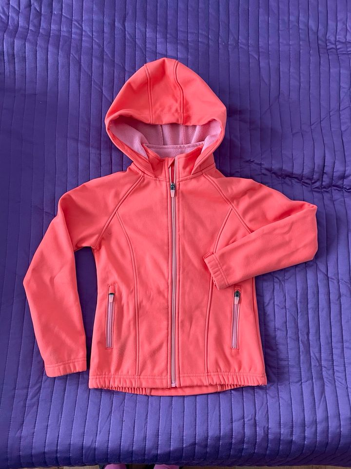 Softshell Jacke / Regenjacke von Yigga, Größe 134 in neon in Wiesbaden