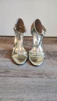 Goldene High Heels Köln - Mülheim Vorschau