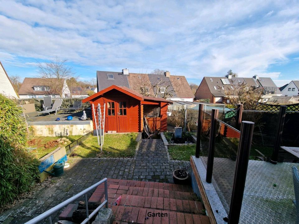 Großes REH in ruhiger Lage mit Vollkeller,Carport und Garage in Kiel