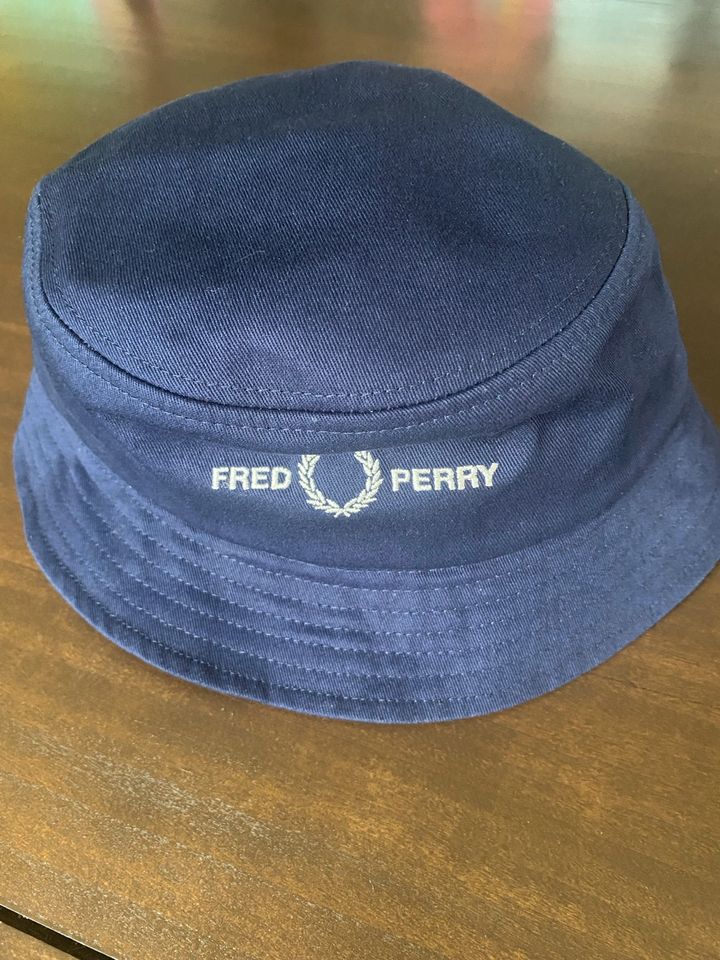 Neuer Fred Perry Graphic Brand Twill Bucket Hat L NP 60€ in Frankfurt am Main