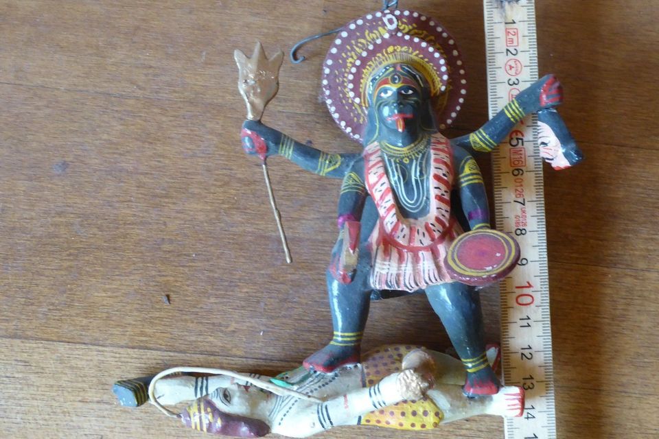 Kali, Durga, Shiva, Rama, Hanuman . Holzfiguren aus Varanasi in Freiburg im Breisgau