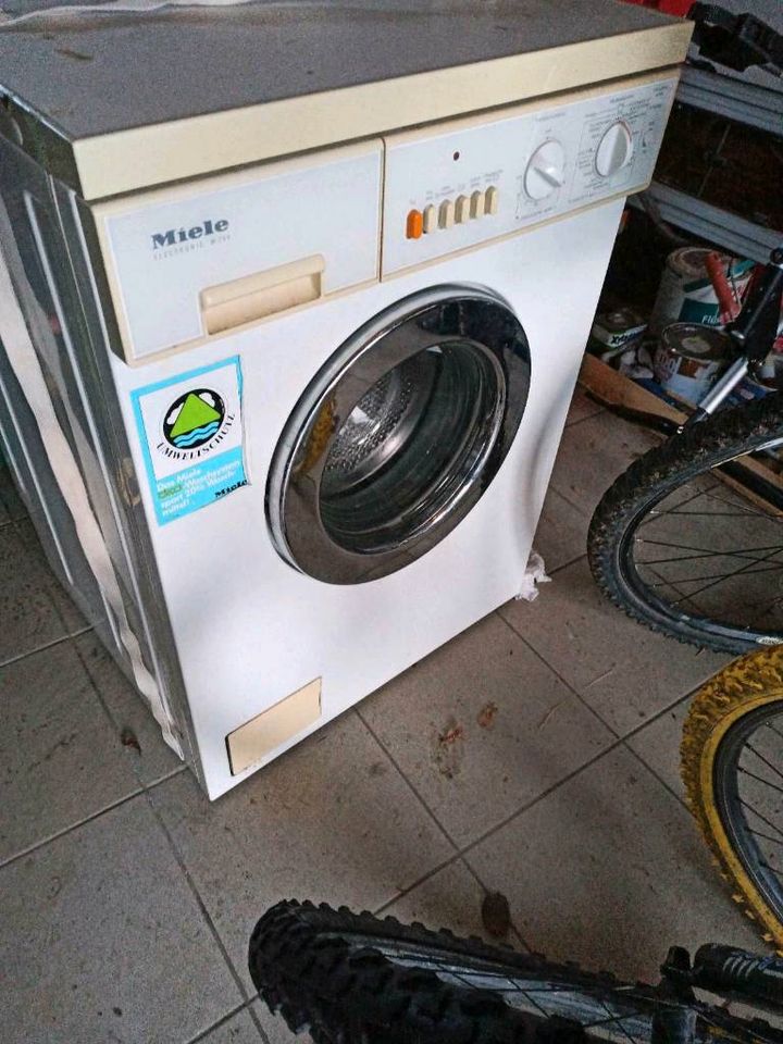 Waschmaschine Miele (leicht Defekt Schleuder Programm) in Bad Saulgau