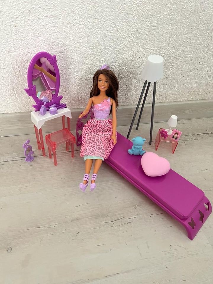 Barbie mit Zubehör in Plettenberg