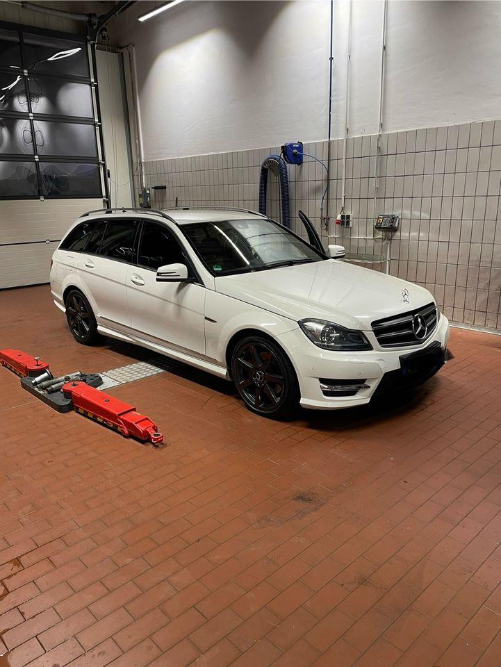 Mercedes Benz C Klasse 250 CDI AMG Paket Plus in Berlin